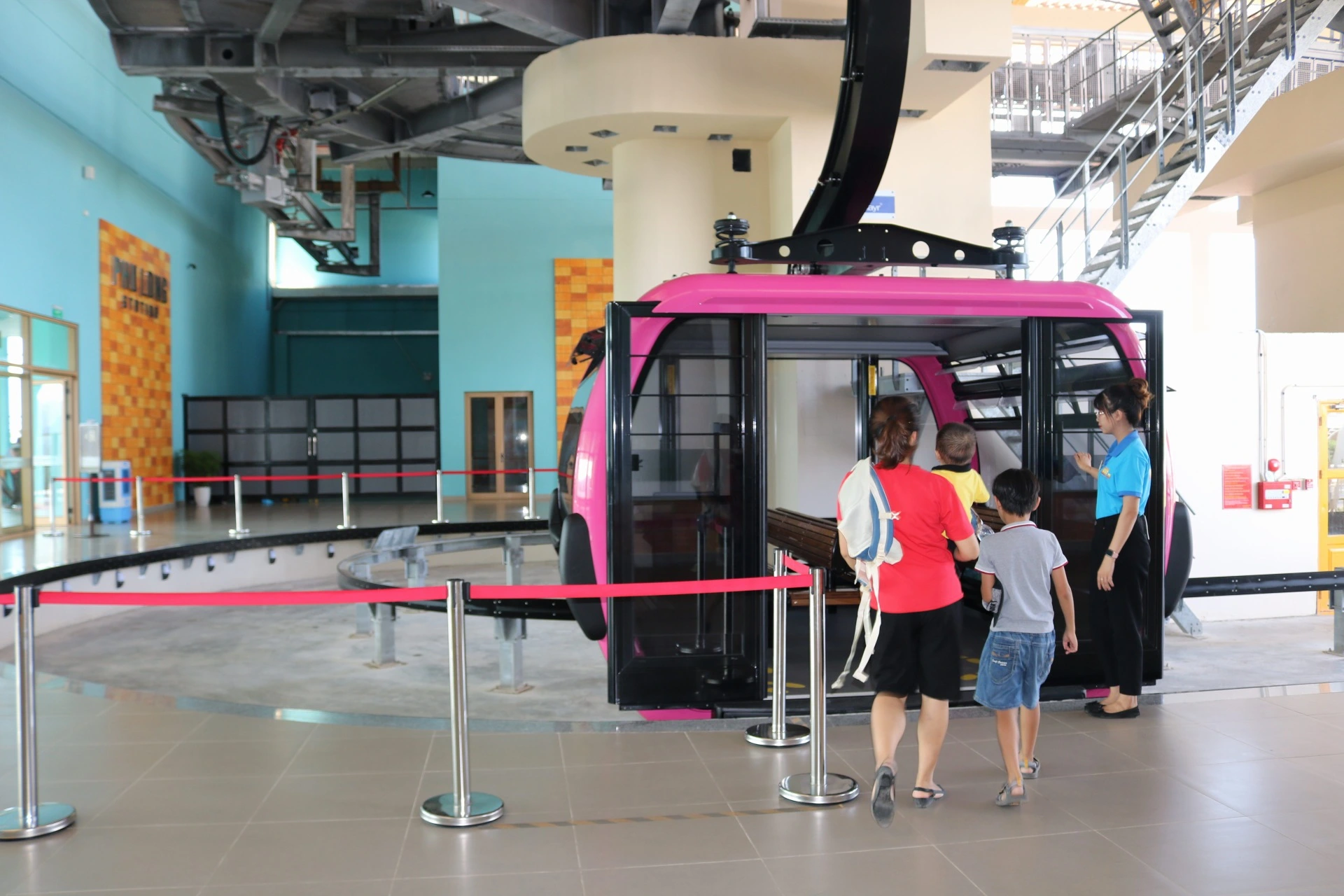 Taxi Cát Bà town - Cable Car station
